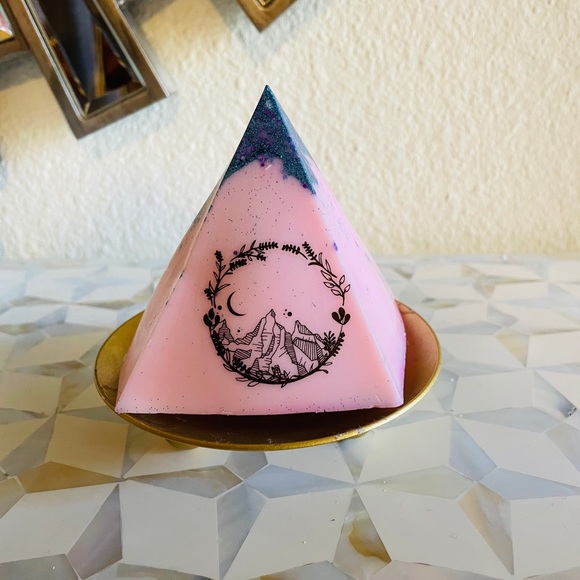 NWT Mountain Fig Patchouli Candle - Picture 2 of 4